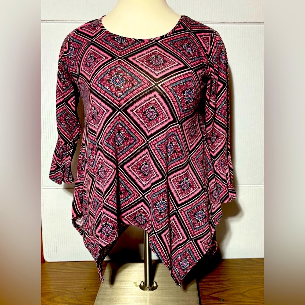 Bobbie Brooks 1X handkerchief hem multi colored top in pink black & purp…